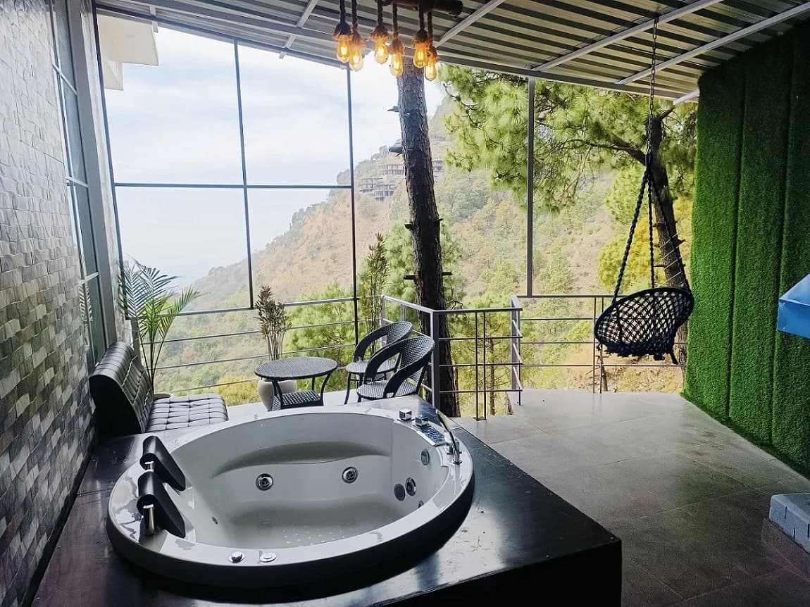 Private Jacuzzi Suite